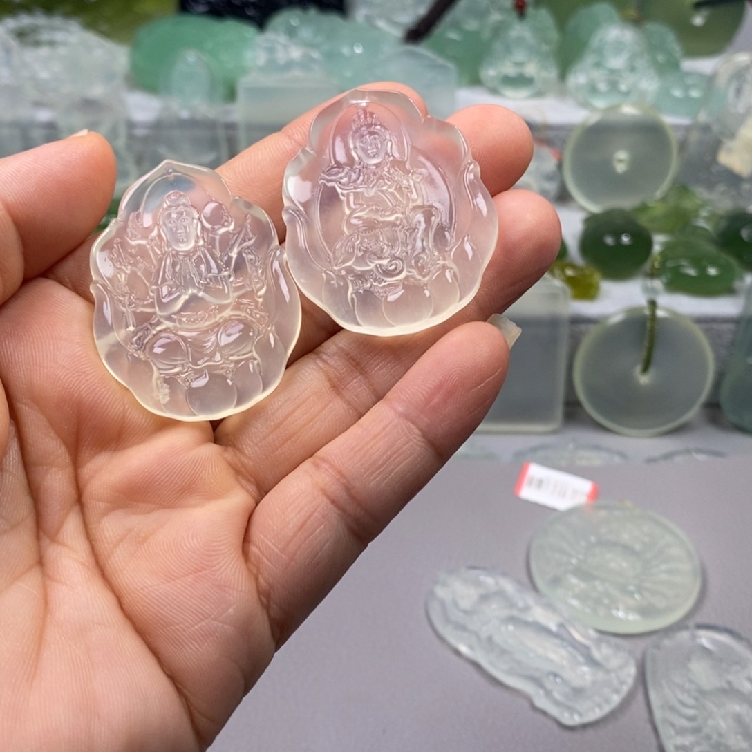 哈***米蛇纹石玉未镶嵌颈饰