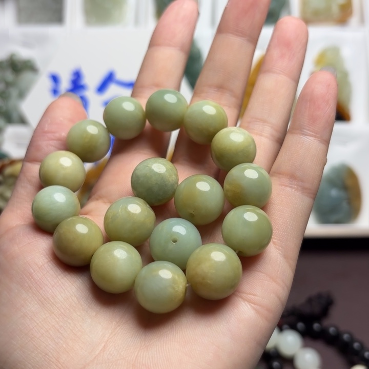 不***看蛇纹石玉未镶嵌吊坠