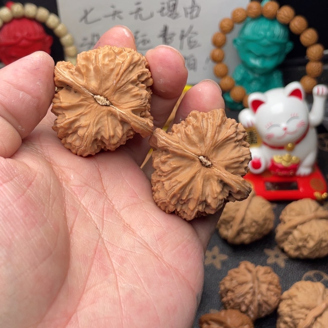 核桃把件（**）40.5三角白无刀