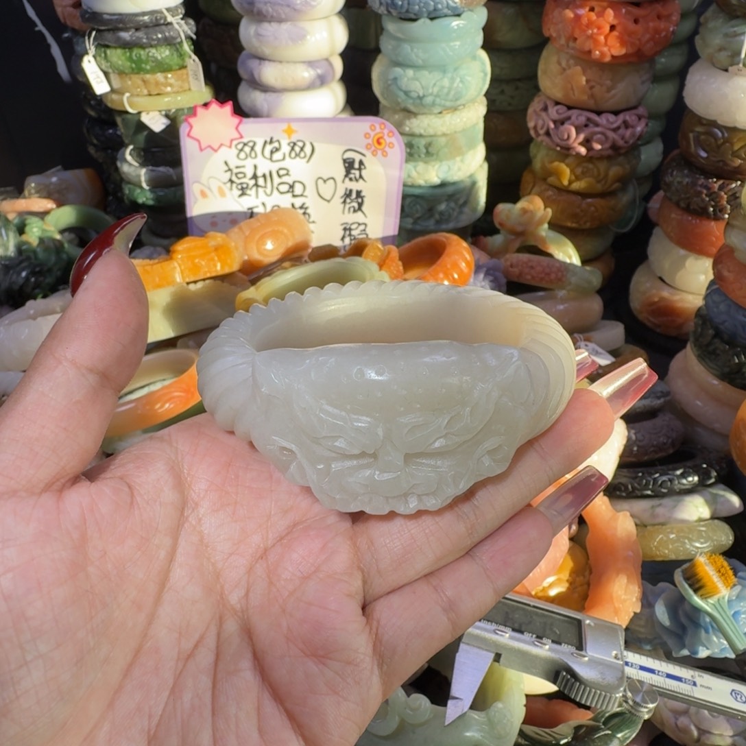 石英质玉（佘太翠）未镶嵌手镯45。62。微瑕