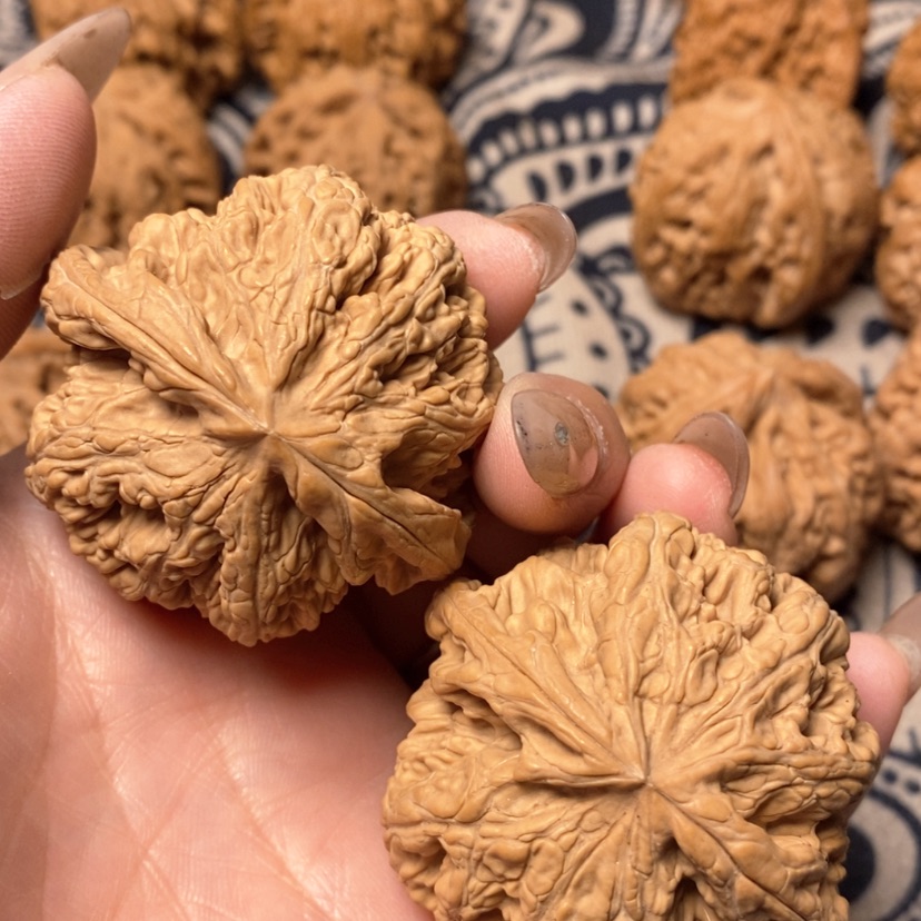 【闪购商品】文玩核桃吊坠༺**༻粗筋花