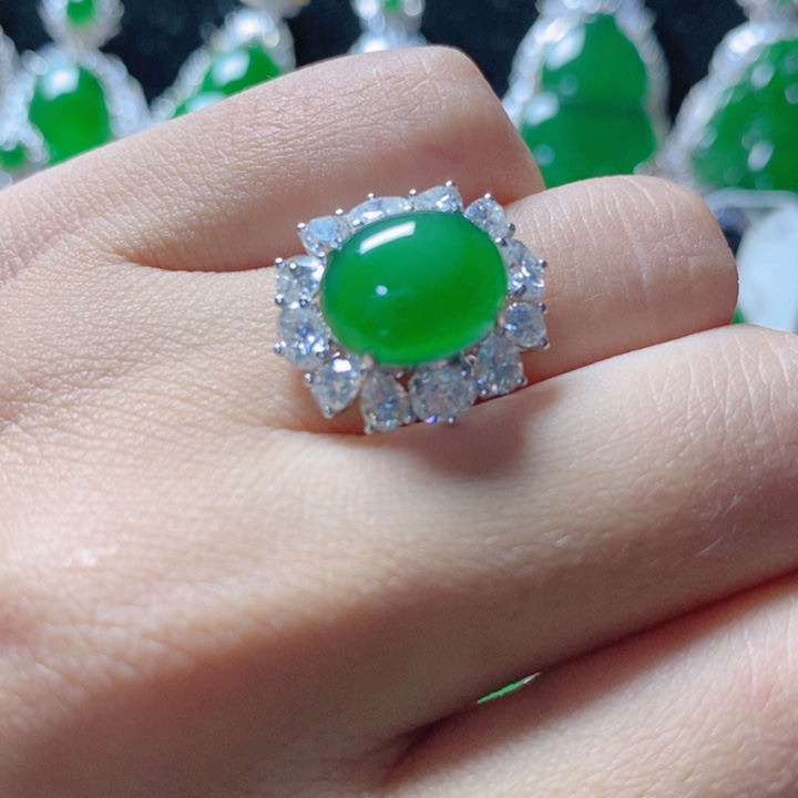 翡翠颈饰18K金镶嵌凯*8858229。