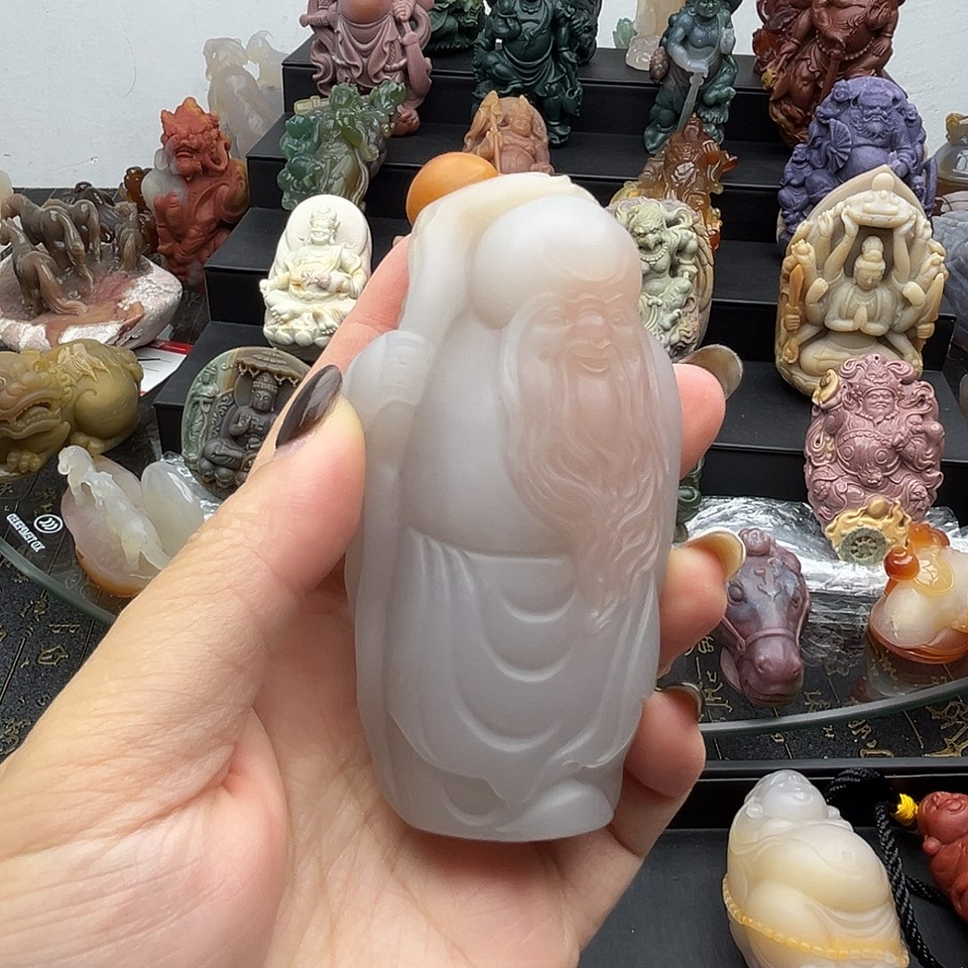 ****石英质玉未镶嵌颈饰