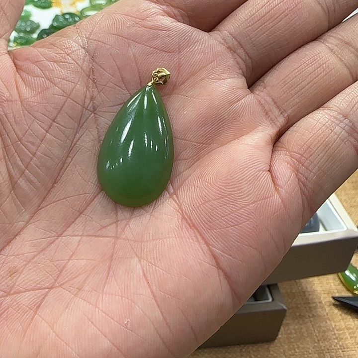 和田玉（碧玉）颈饰18K金镶嵌