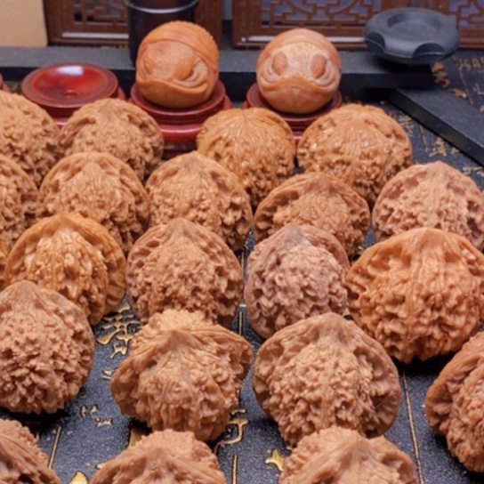 饕*文玩满天星狮子头44全品