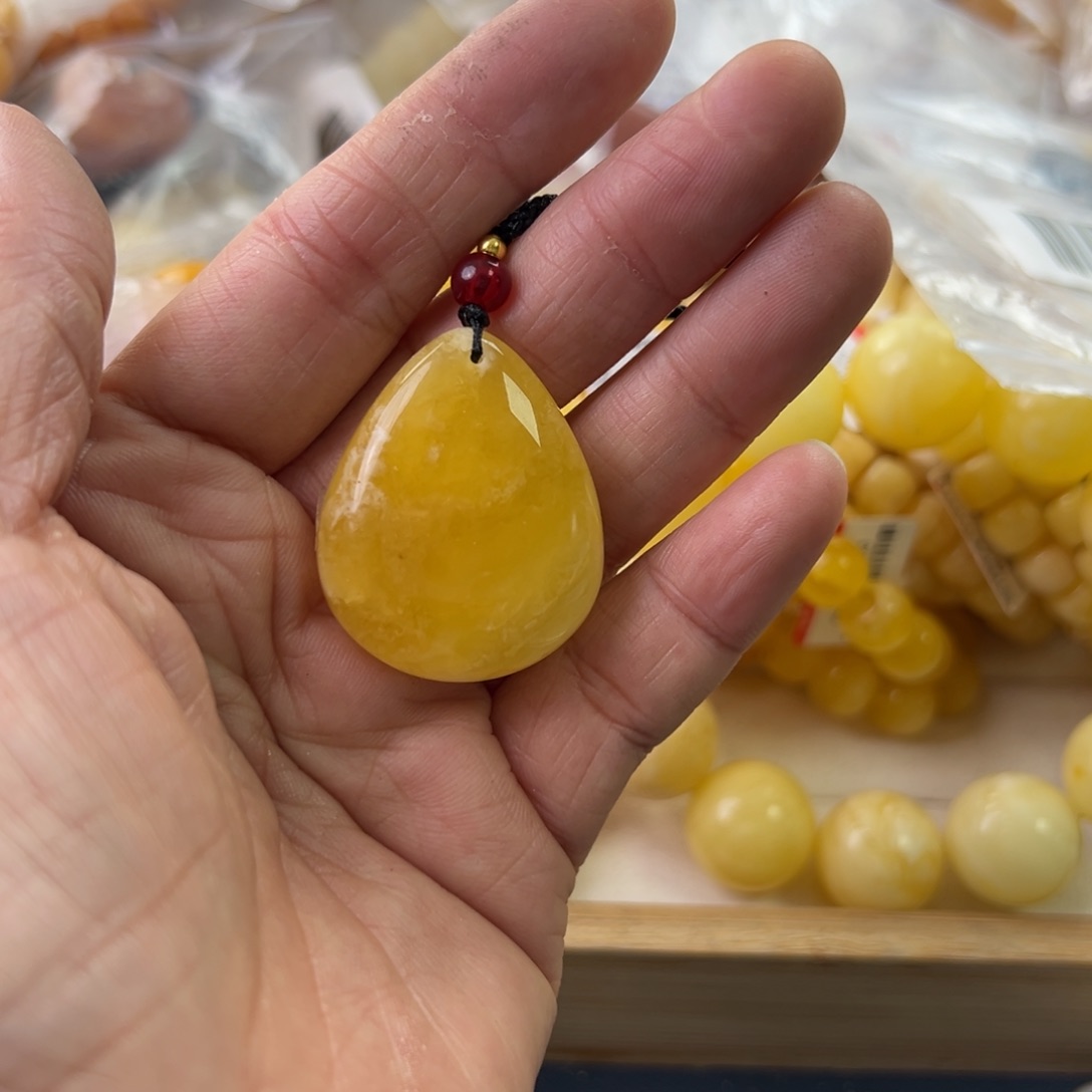 未镶嵌琥珀珠宝奇石