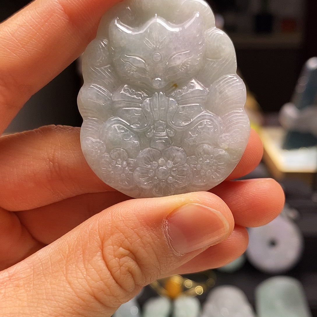 翡翠未镶嵌颈饰狐狸