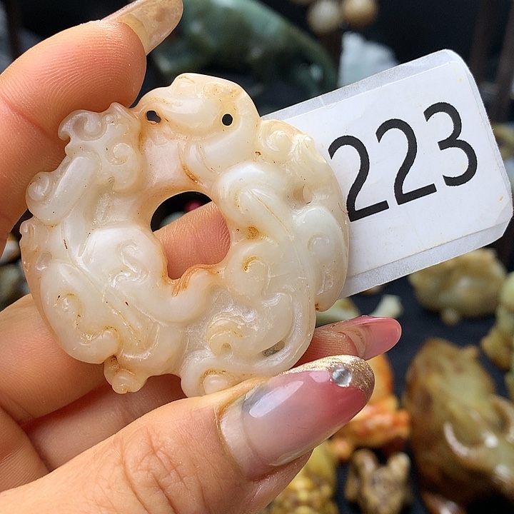 和田玉未镶嵌车挂