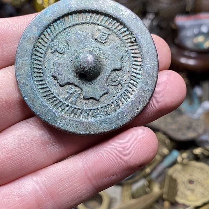 老***钟小杨推荐铜物件一个