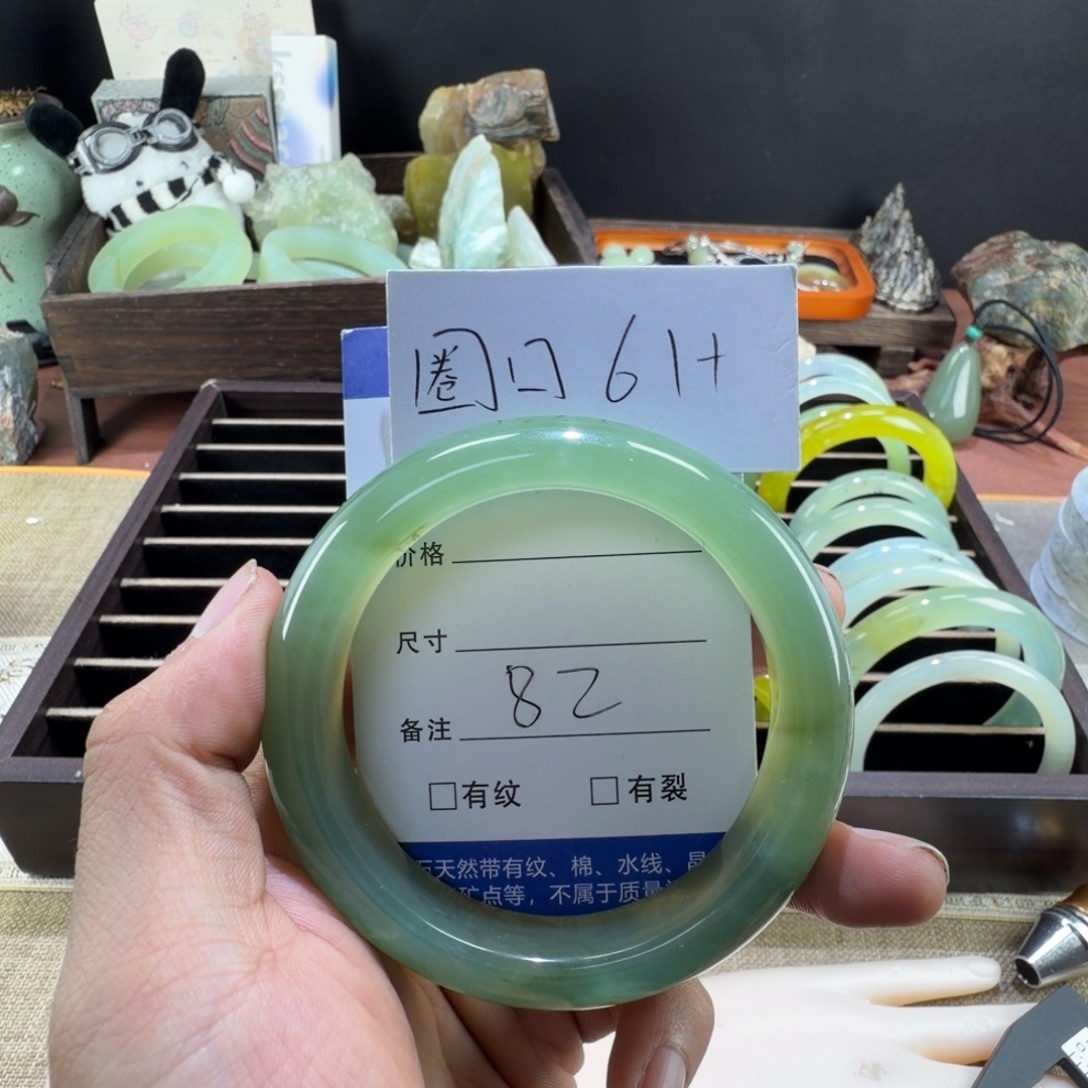 蛇纹石玉未镶嵌手镯