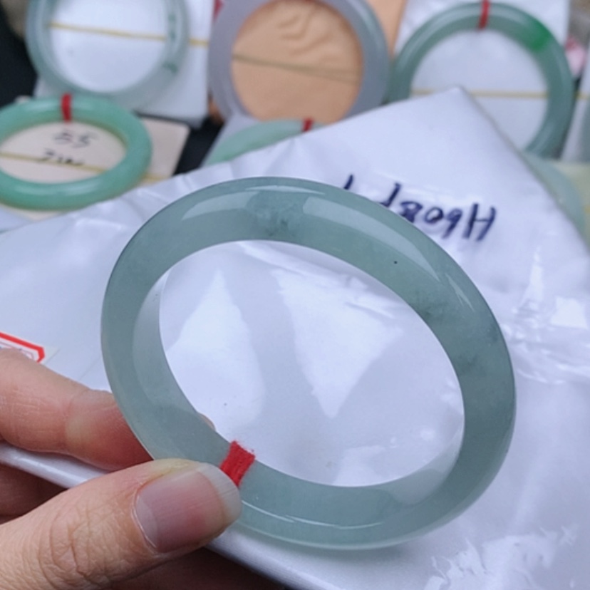 【闪购商品】翡翠手镯未镶嵌             贵妃54 冰蓝