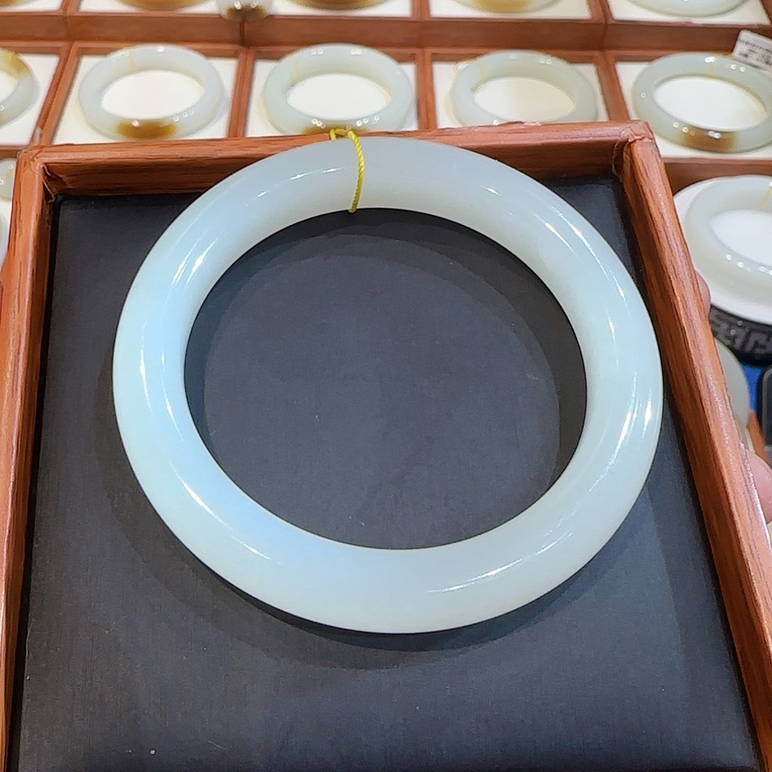 和田玉手镯未镶嵌钢板晴水荔枝冻55 56