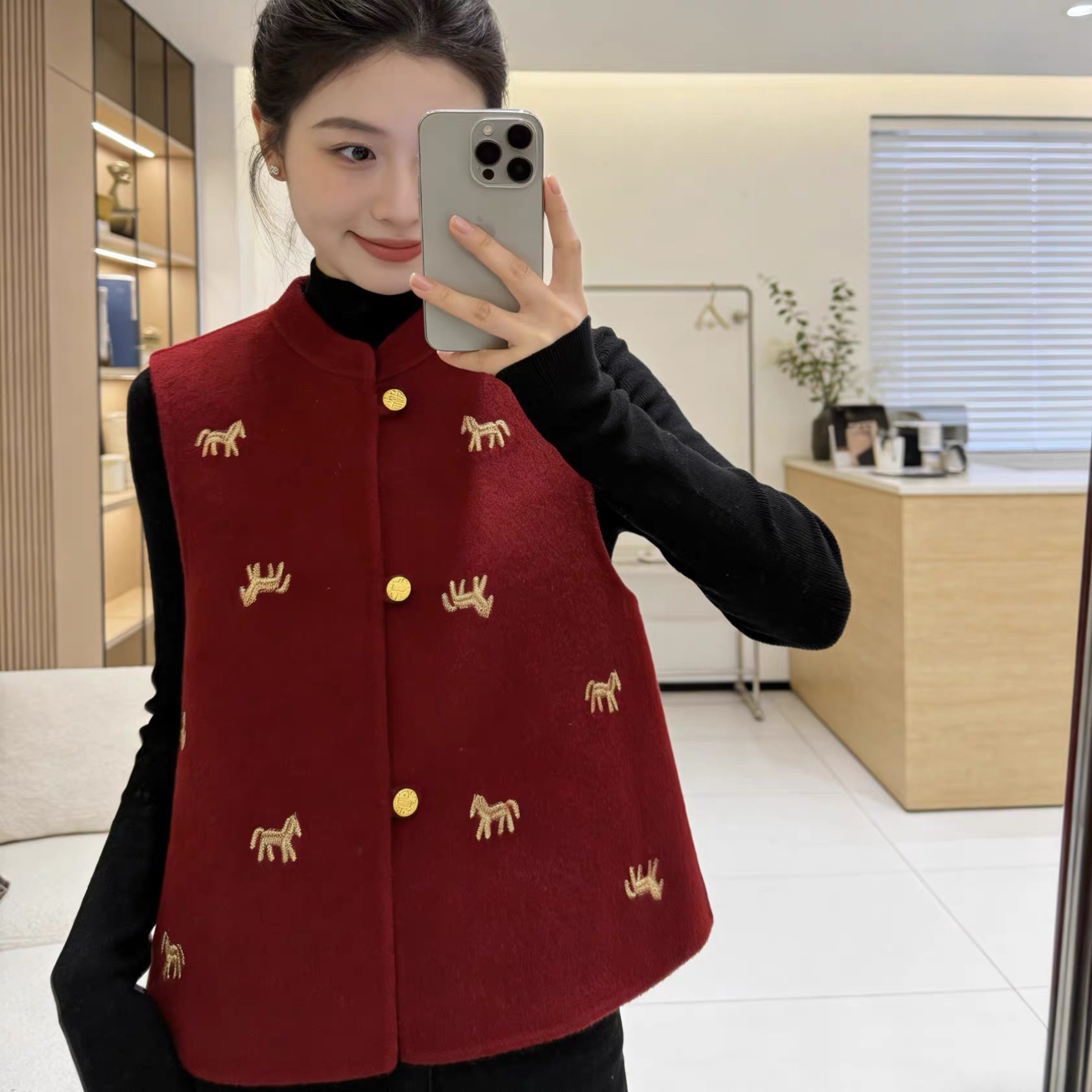 三七呢子刺绣小马国风马甲毛衣百搭