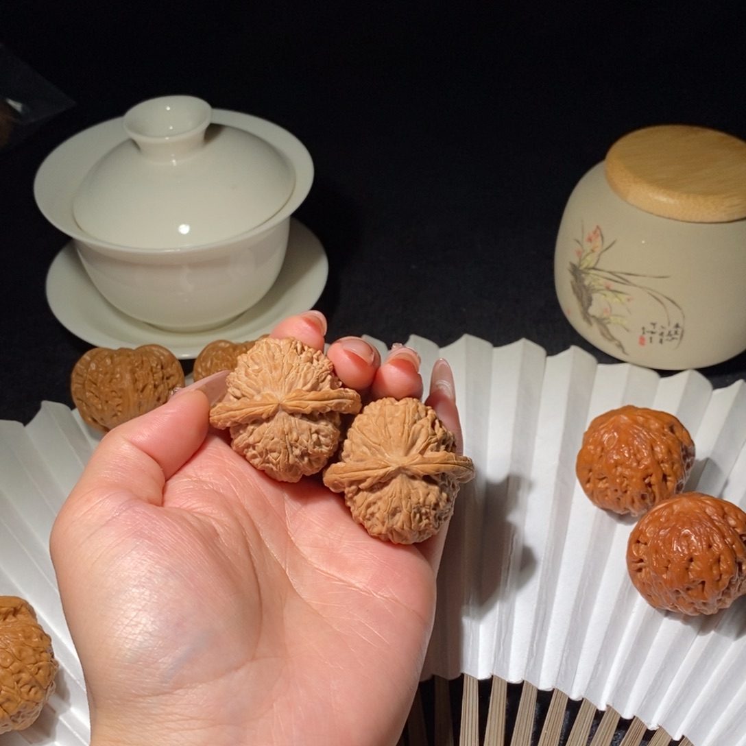 文玩核桃吊坠白狮子40