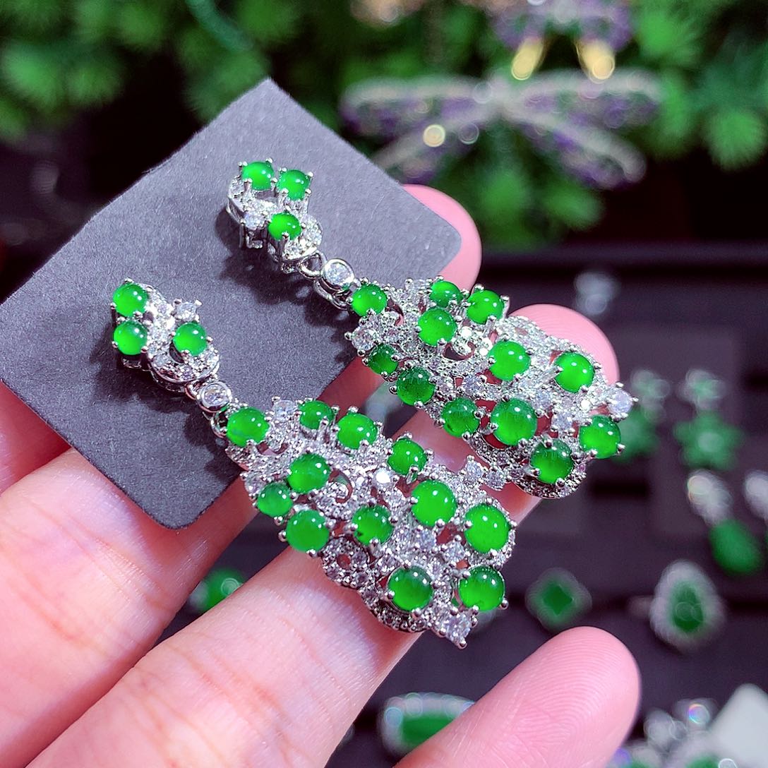 颈饰未镶嵌翡翠天然