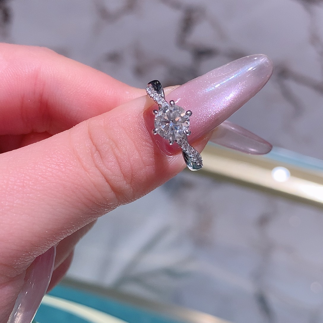 实验室培育钻石18K金镶嵌曾*13