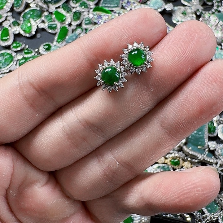 翡翠颈饰未镶嵌天然A货翡翠放漏