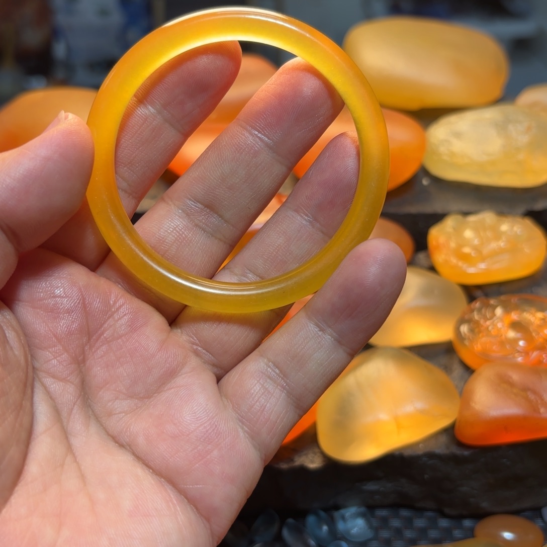 芨***草石英岩玉未镶嵌手镯