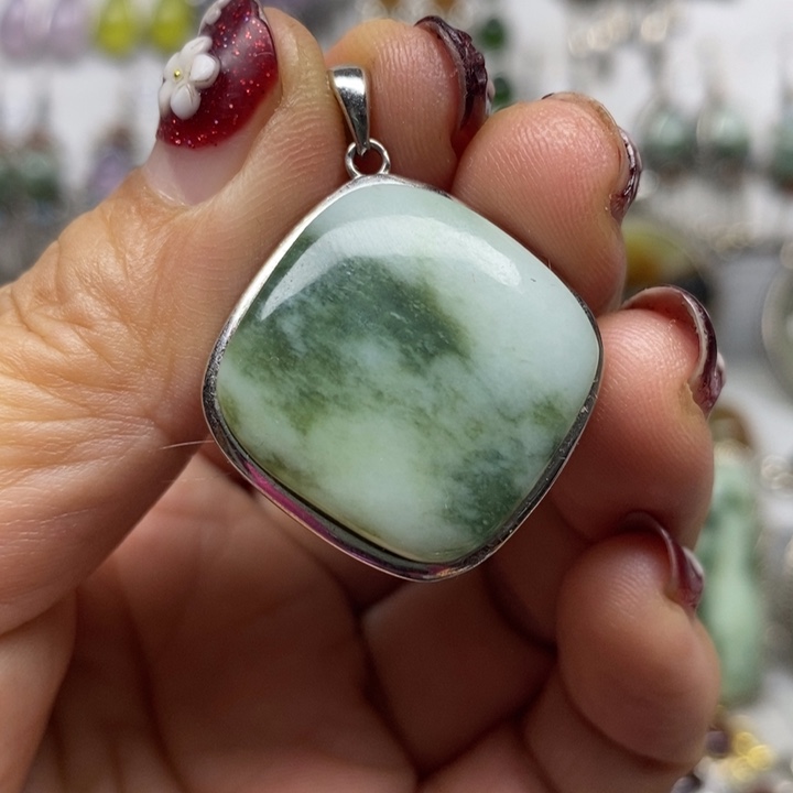 蛇纹石玉吊坠银S925镶嵌