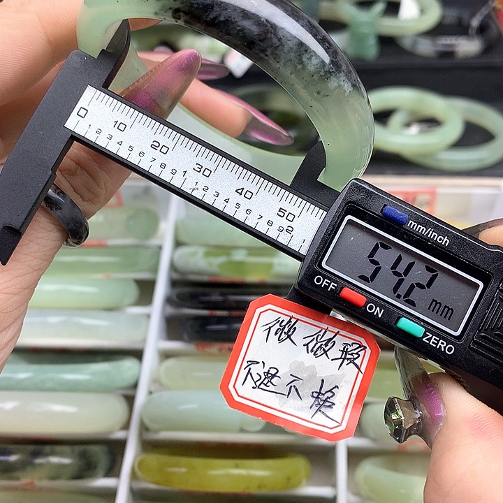 蛇纹石玉手镯未镶嵌701