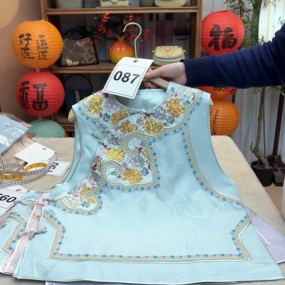 刺绣102胸围双如意头马甲