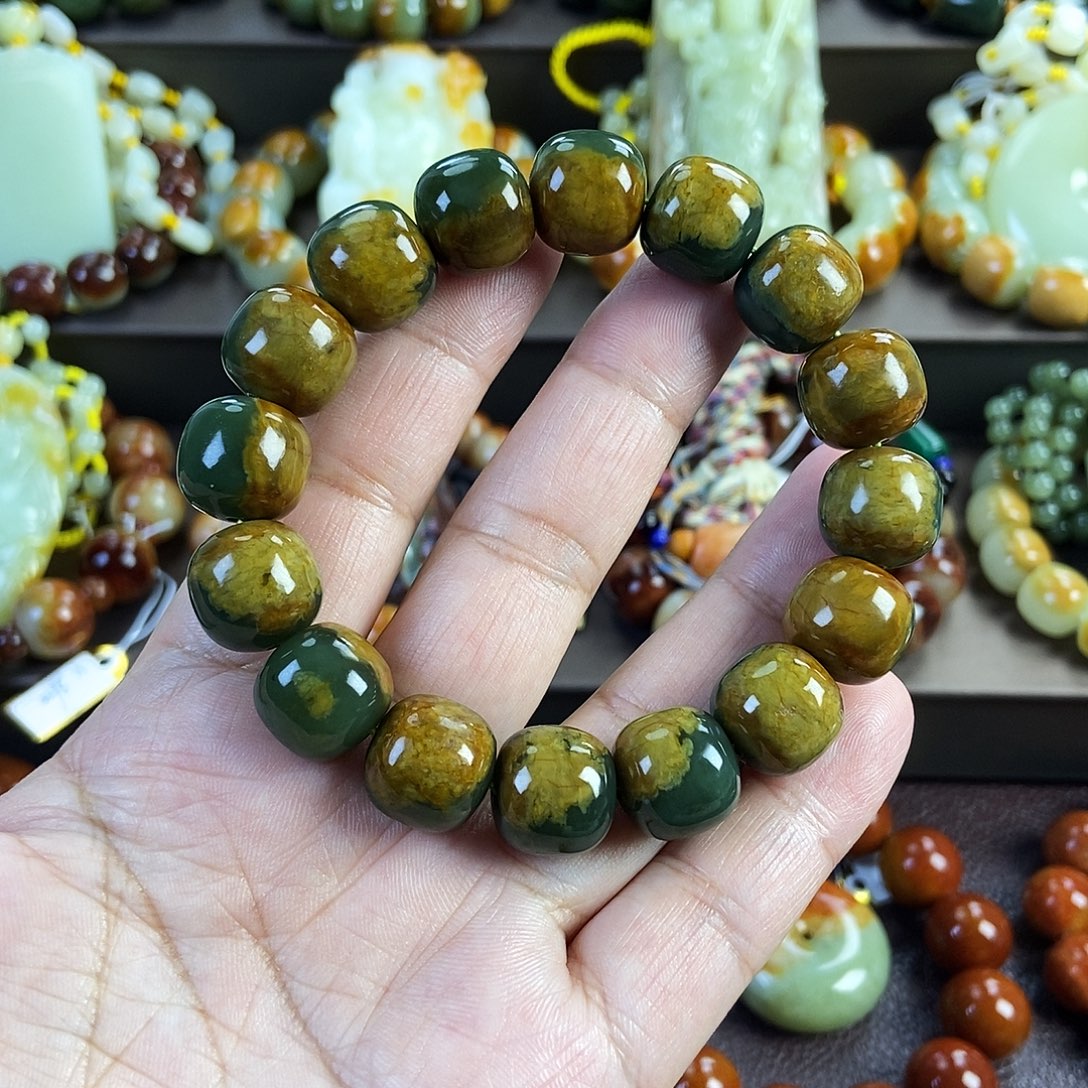 透闪石质玉未镶嵌手串