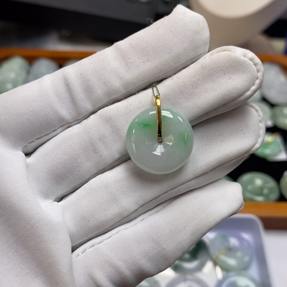 翡翠颈饰18K金镶嵌平安扣