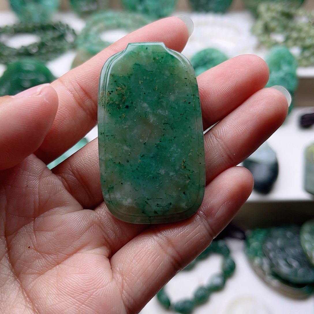 独山玉挂件未镶嵌领****气