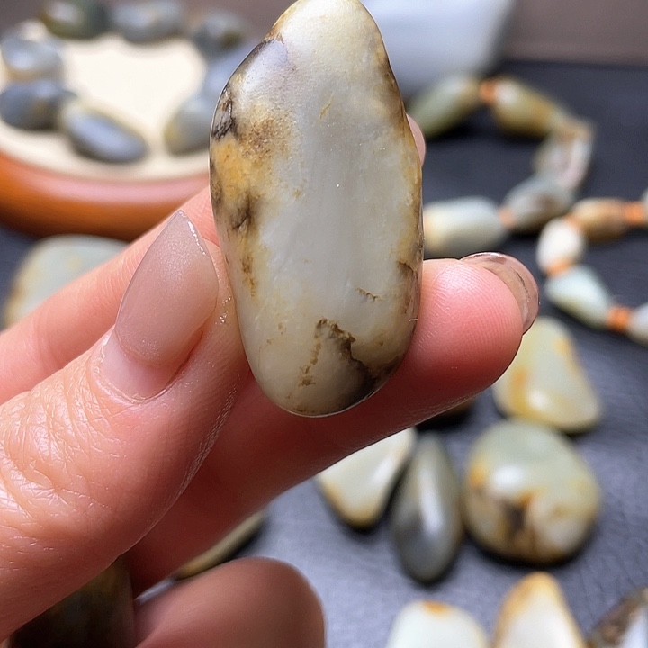 和田玉颈饰未镶嵌4