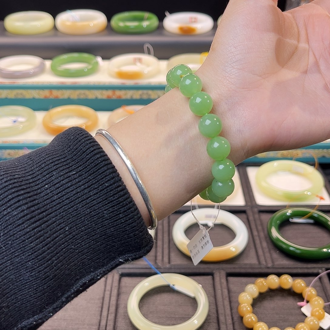 和田玉手链未镶嵌 乌兰海猕猴桃