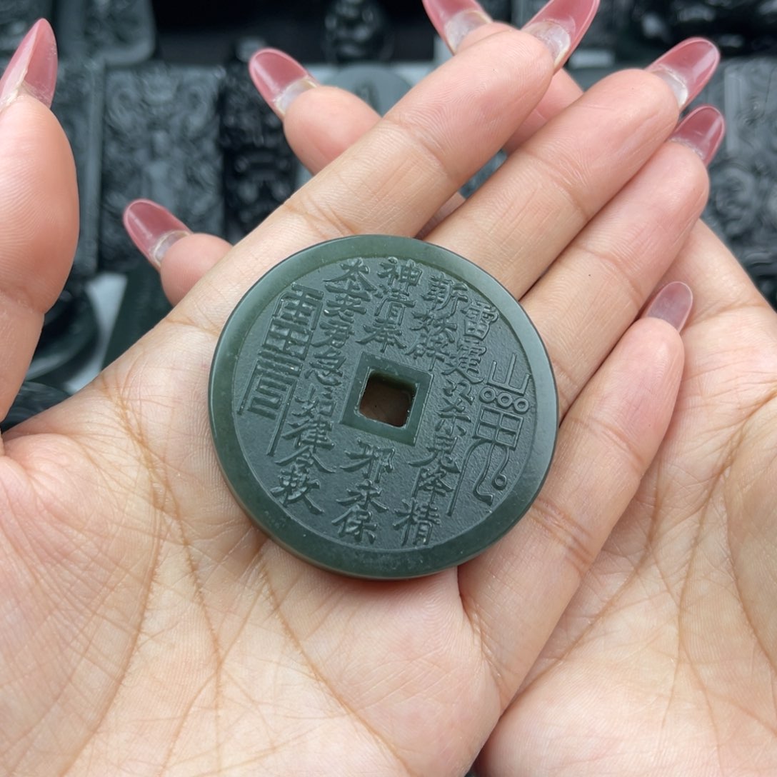 和田玉颈饰未镶嵌哎***人