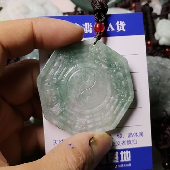 翡翠未镶嵌颈饰挂件