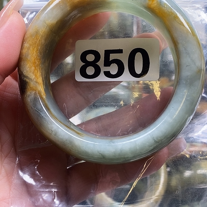 张***猪蛇纹石玉未镶嵌手镯