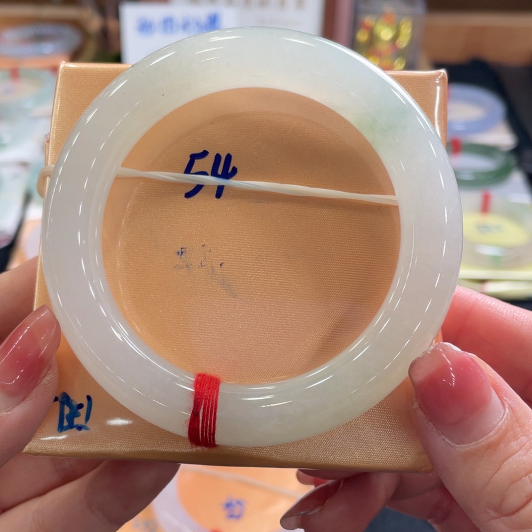 翡翠手镯未镶嵌54圆