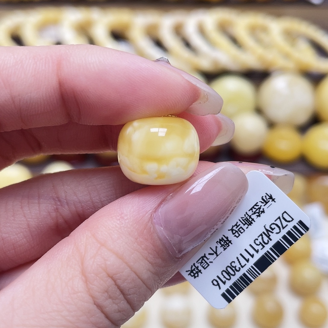 琥珀未镶嵌裸石14.8*11.8mm老型瑕