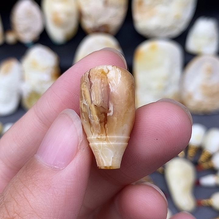 未镶嵌琥珀裸石12三通b625