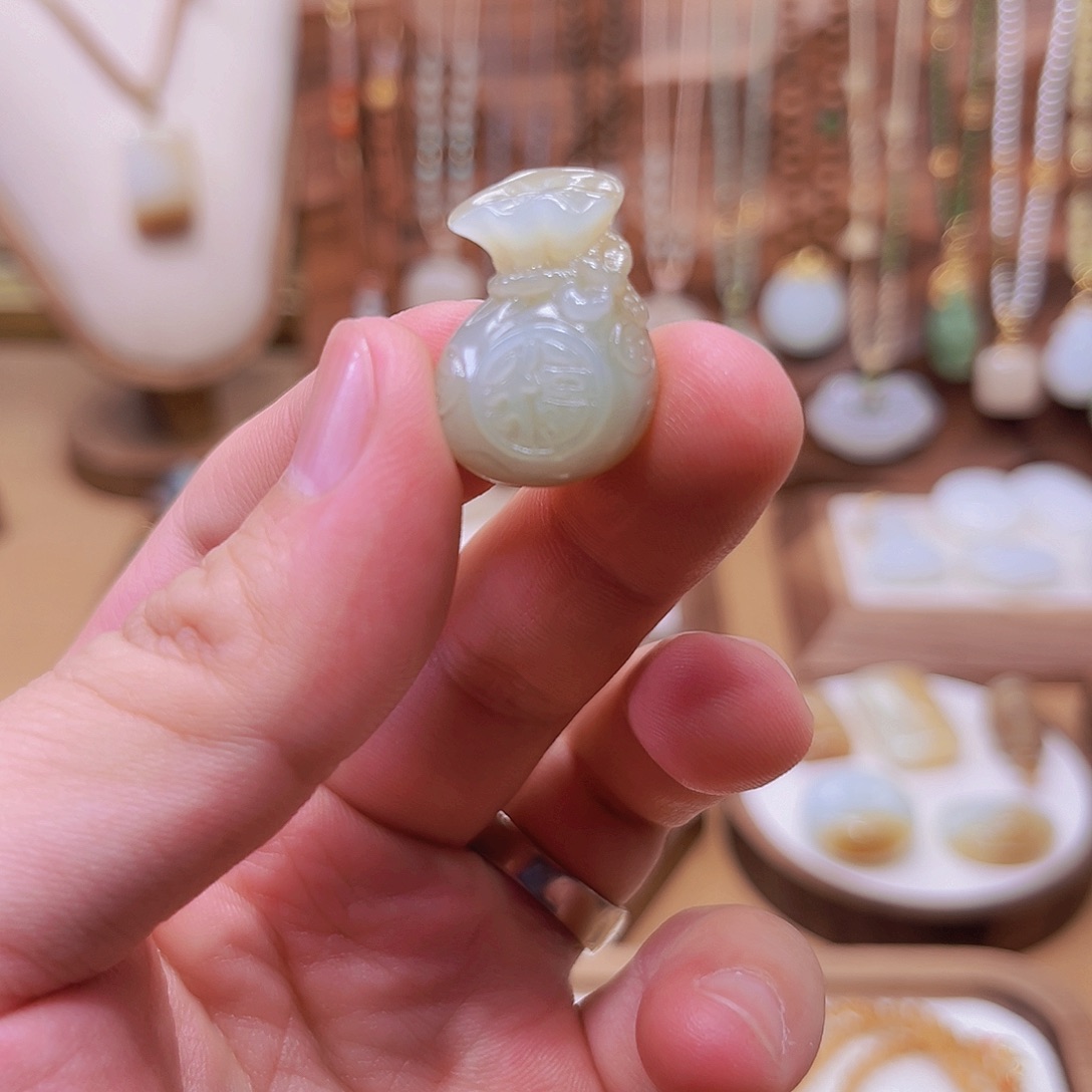 和田玉吊坠(赠链)未镶嵌