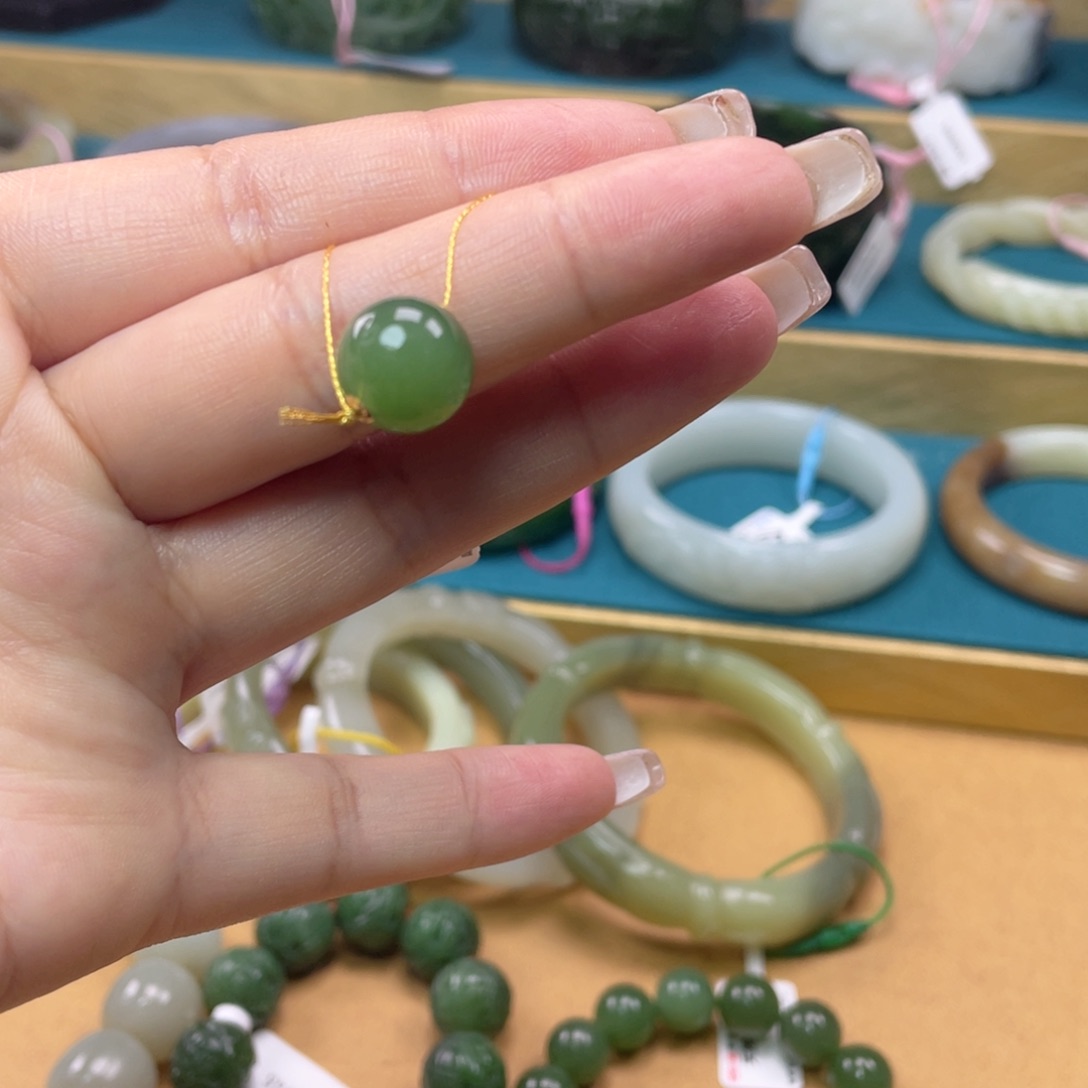 和田玉吊坠18K金镶嵌