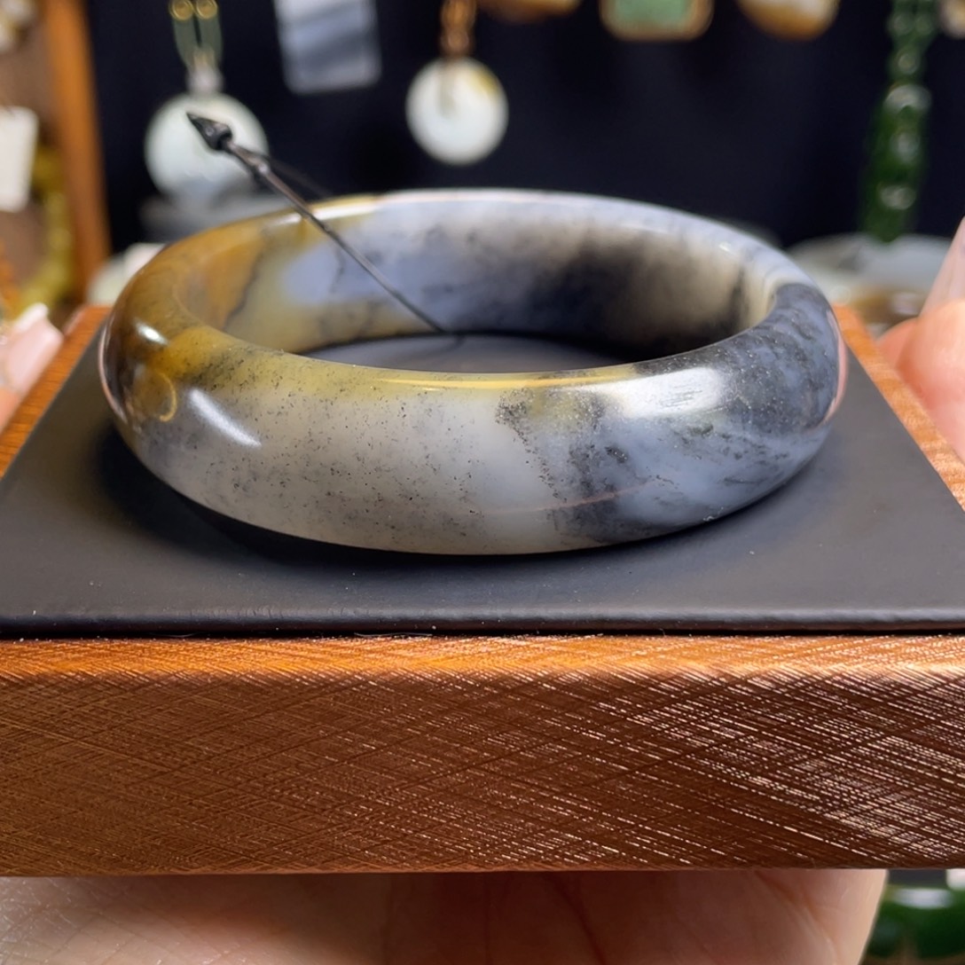 和田玉未镶嵌手镯