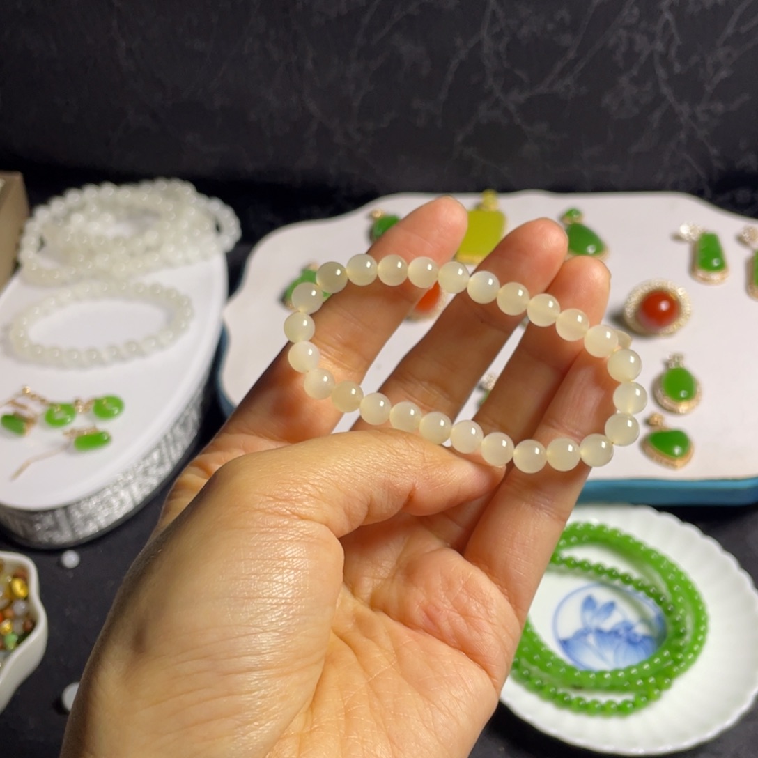 心***爱和田玉未镶嵌手串