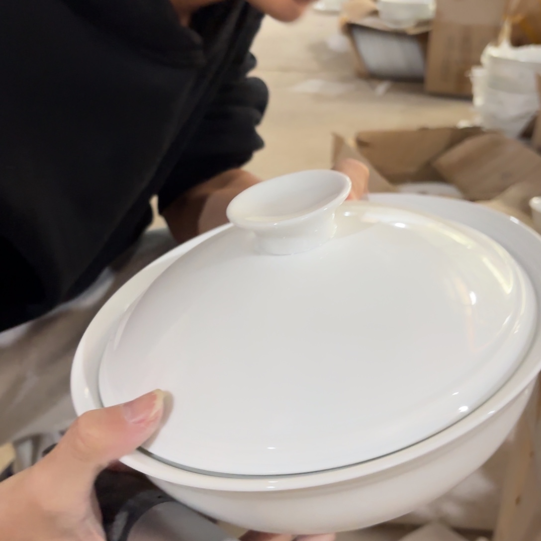 8英寸白色汤煲带盖1只微瑕