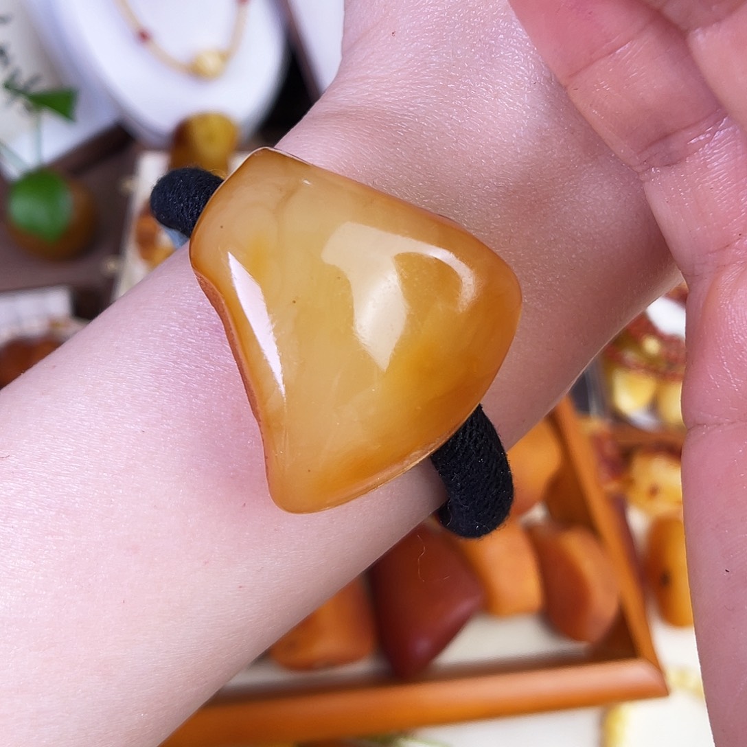 琥珀珠宝奇石未镶嵌，