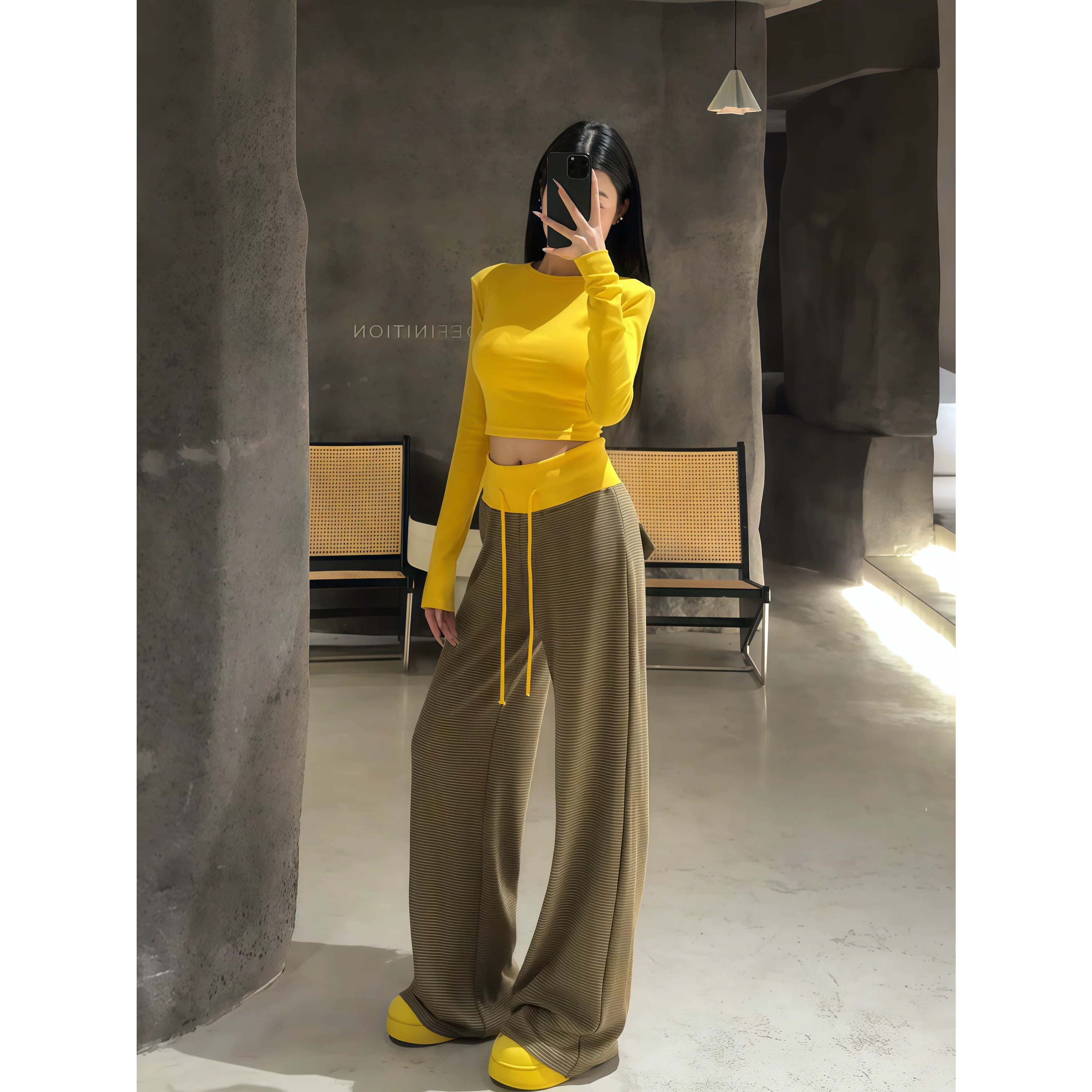 黄色修身短款辣妹纯欲风高级感长袖t恤女春季多巴胺穿搭美式上衣