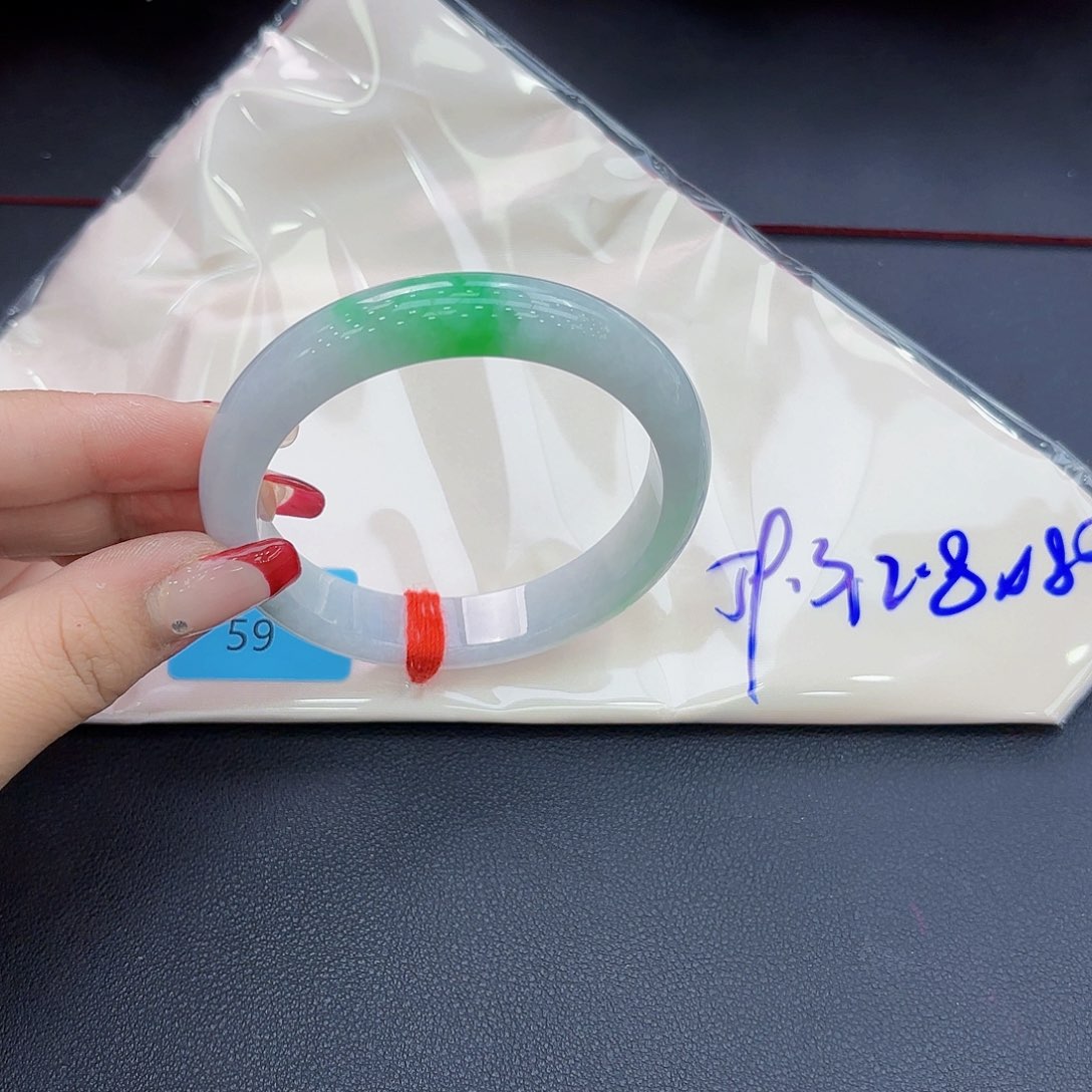 翡翠手镯未镶嵌手镯