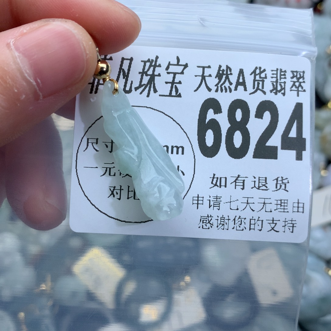 翡翠颈饰未镶嵌6824。