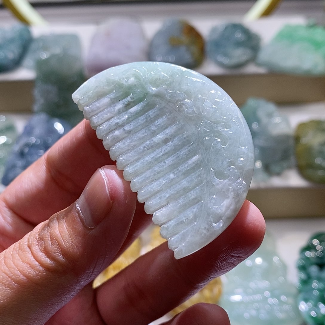 【闪购商品】翡翠颈饰未镶嵌梳子