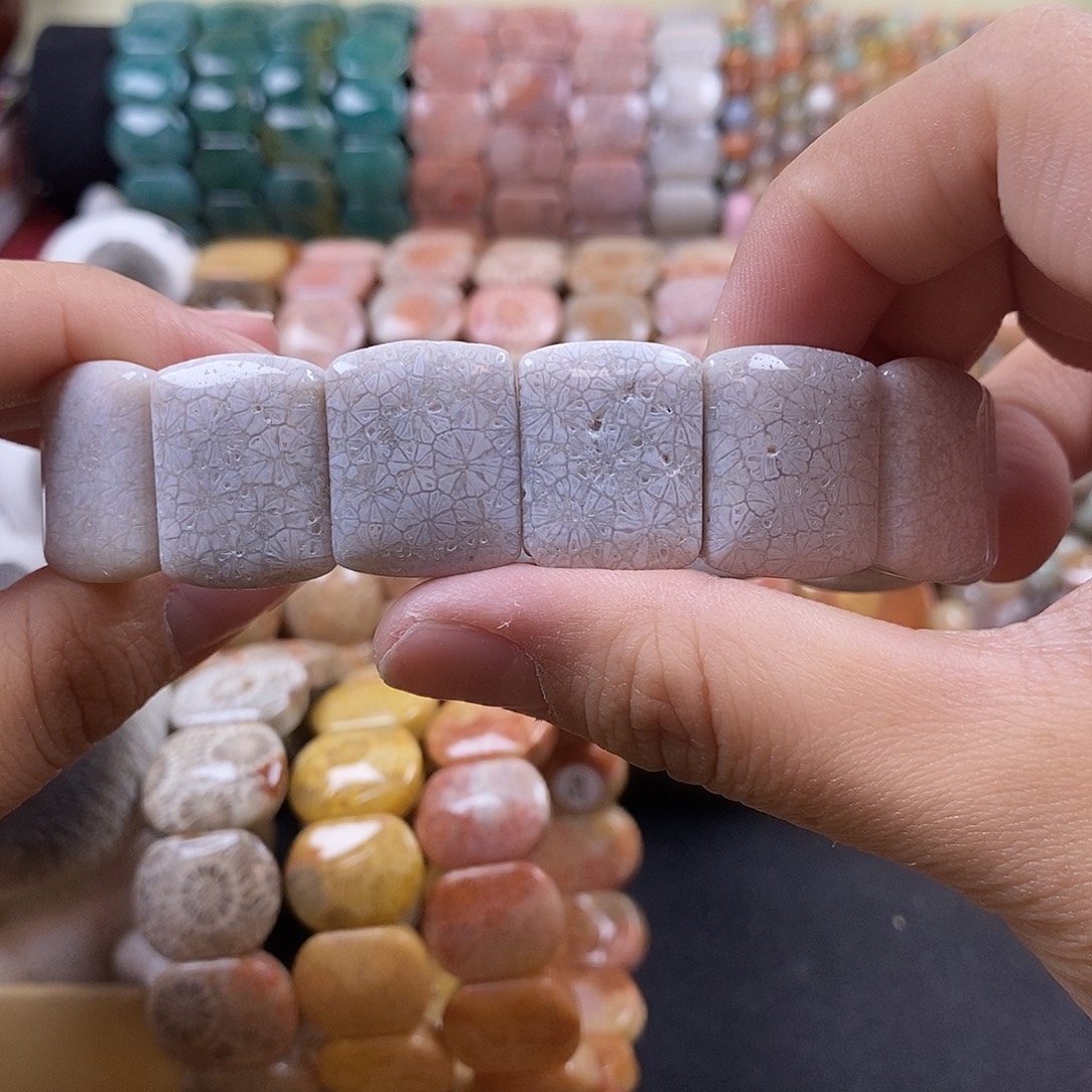 硅化珊瑚（珊瑚玉）未镶嵌手牌  上新 喇叭花 4号