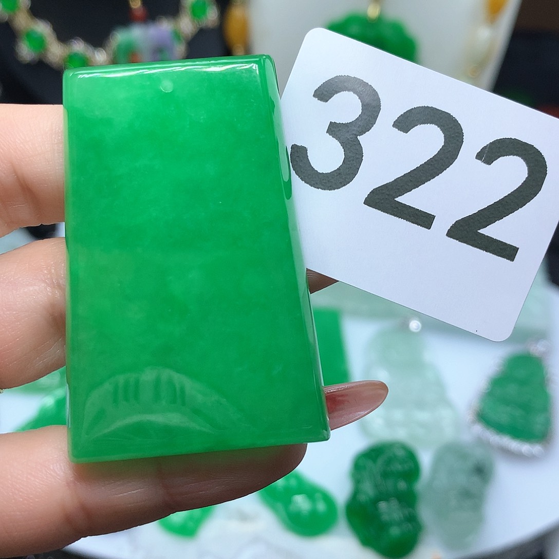 翡翠吊坠(赠链)未镶嵌