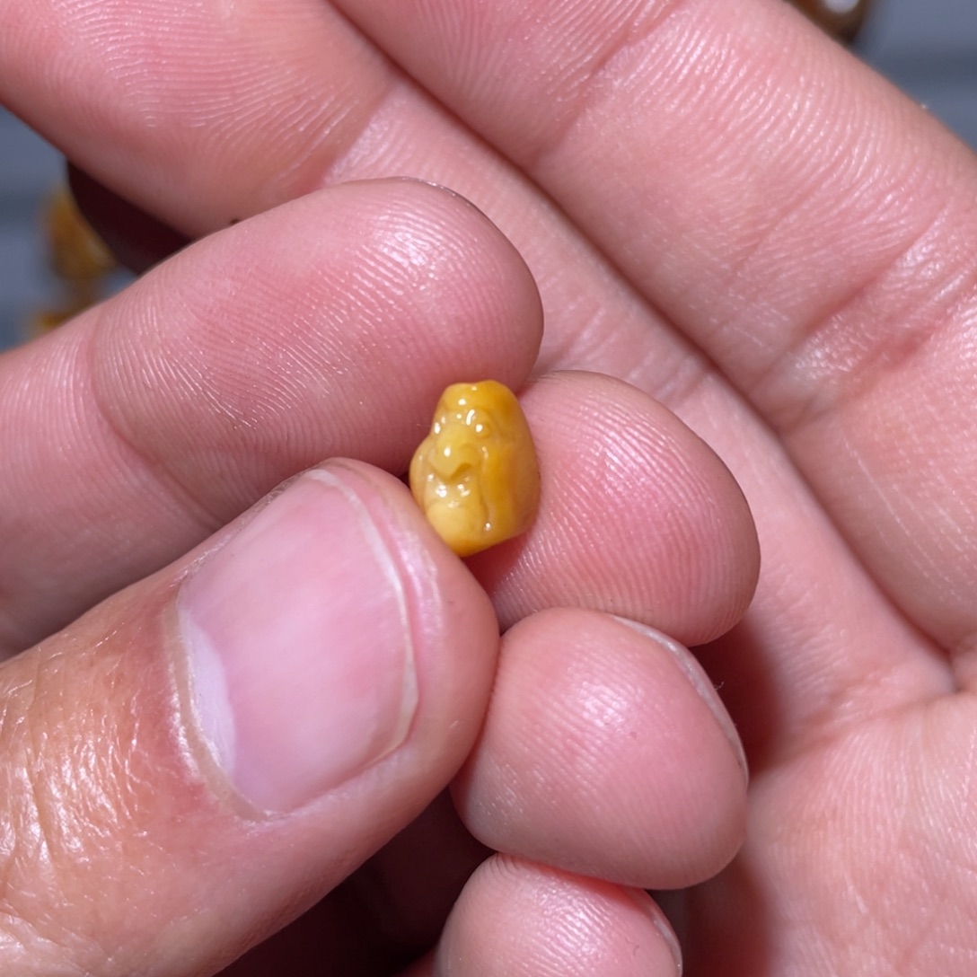 和田玉未镶嵌车挂