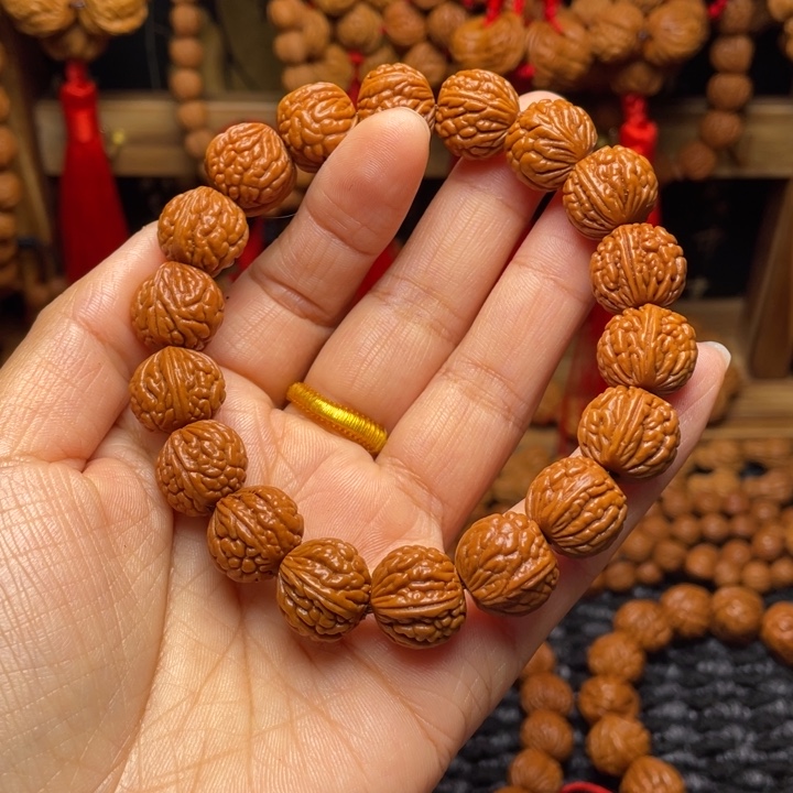 木质类龙纹桃枭挂件